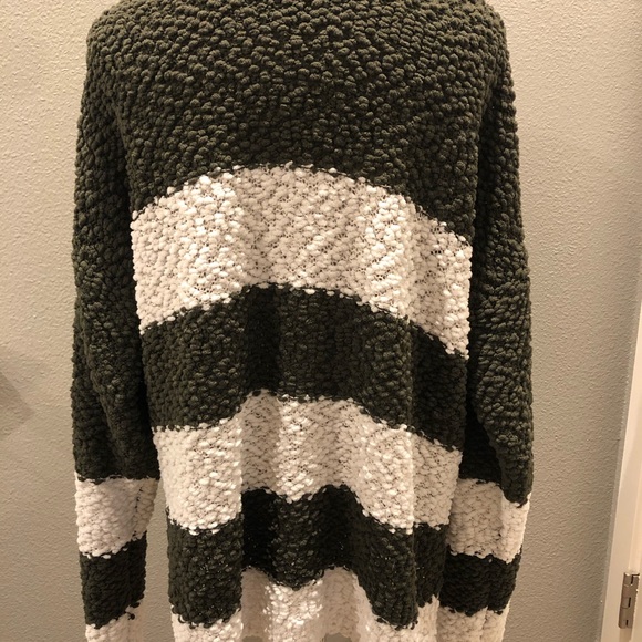 Sweater - Picture 2 of 4